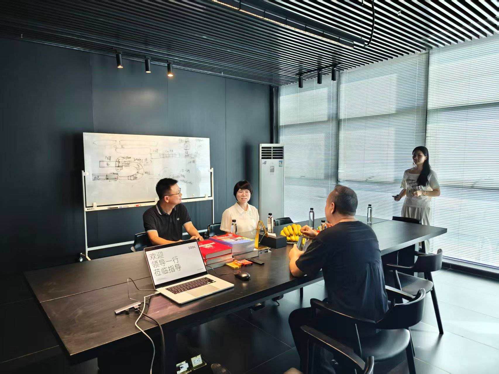 与工业设计学会领导莅临3004工厂pg电子模拟器免费试玩佛山工信局(图6) 与工业设计学会领导莅临3004工厂pg电子模拟器免费试玩佛山工信局(图6)